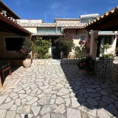 Trident And アパート