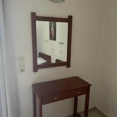 Trident And Apartament Kávos