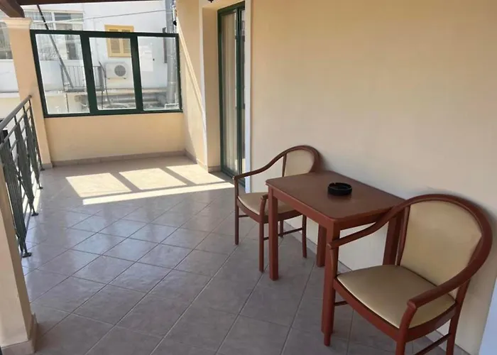 Trident And 아파트