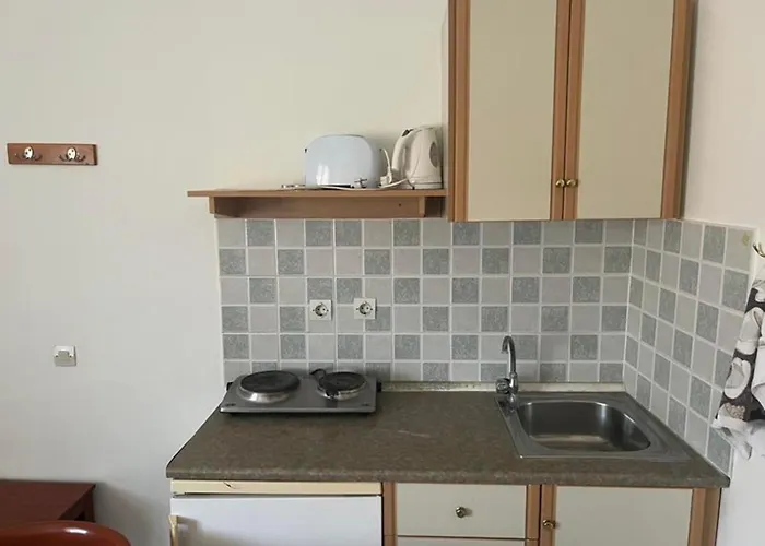 Trident And 아파트 *